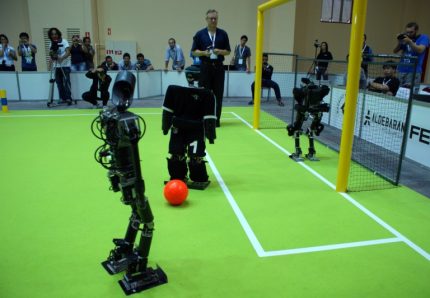 رباتیک-ربات فوتبالیست